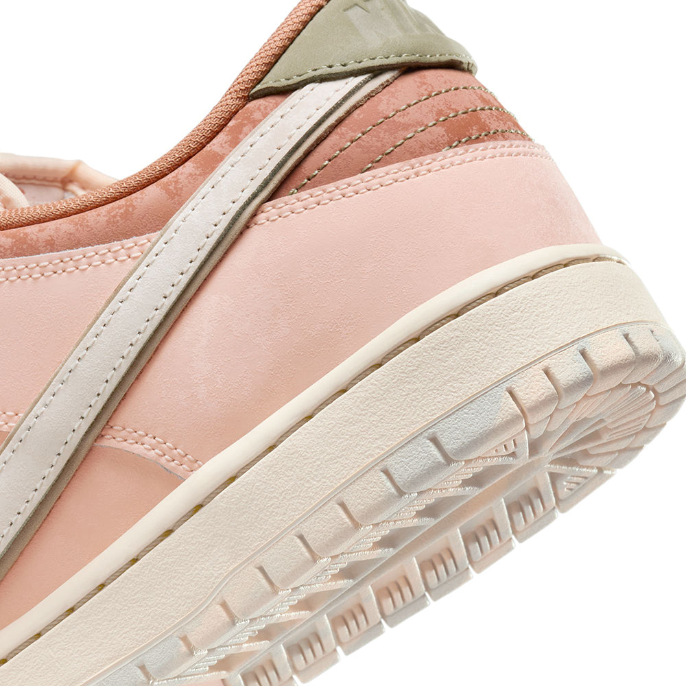 Nike SB Dunk Low Pro Premium Shoes Amber Brown/Guava Ice-Crimson Tint-Hemp