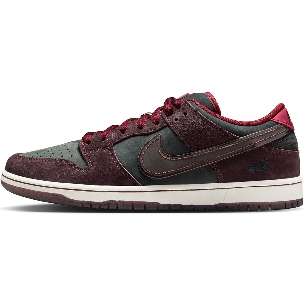 Nike SB x Riot Skateshop Dunk Low Pro Shoes Mahogany/Dark Beetroot-Team Red-Sail