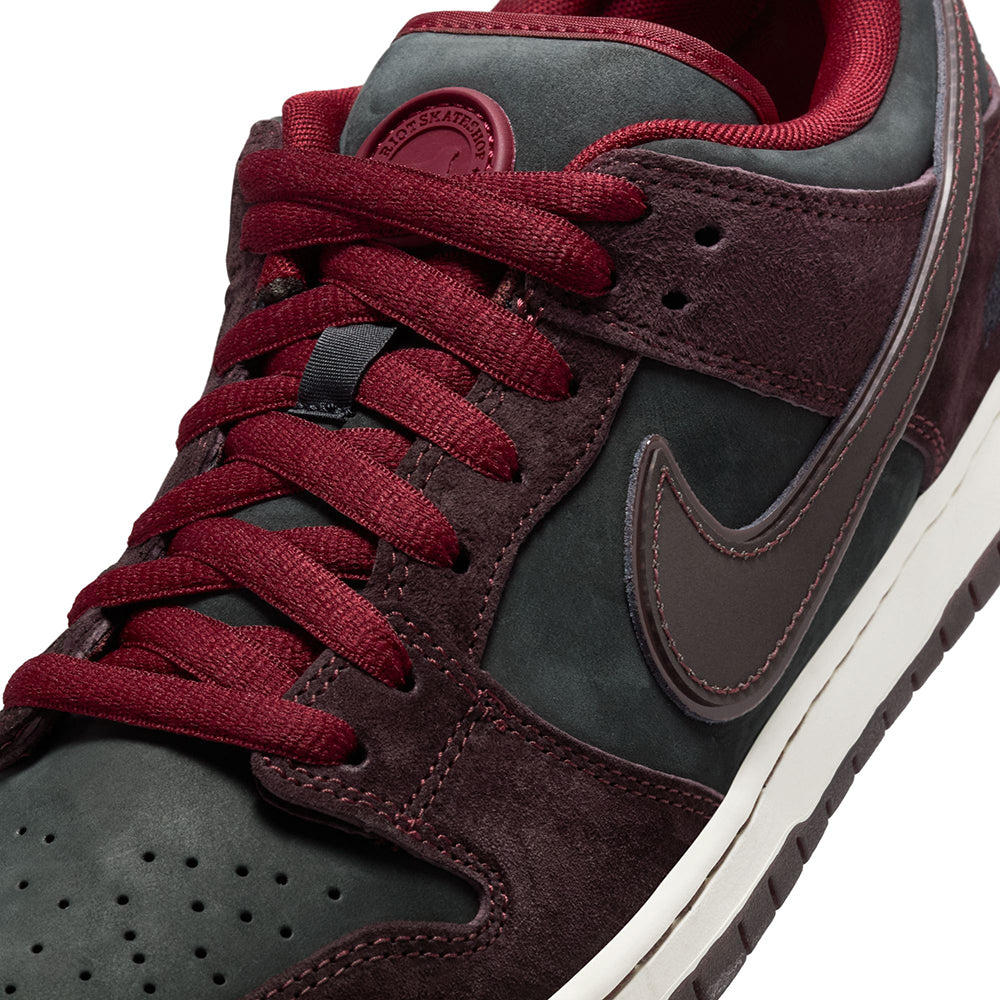 Nike SB x Riot Skateshop Dunk Low Pro Shoes Mahogany/Dark Beetroot-Team Red-Sail